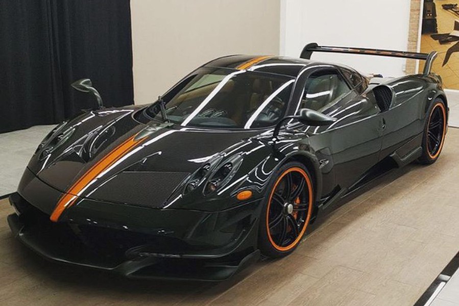  Thần gió Pagani Huayra BC là một trong những mẫu siêu xe thể thao thuộc vào hàng hiếm trên thế giới hiện nay. Mới đây, một chiếc Huayra BC nổi bật với tông màu ngoại thất xanh được một đại gia có tên Greg chia sẻ trên mạng thu hút sự quan tâm của những tín đồ đam mê siêu xe trên toàn thế giới.